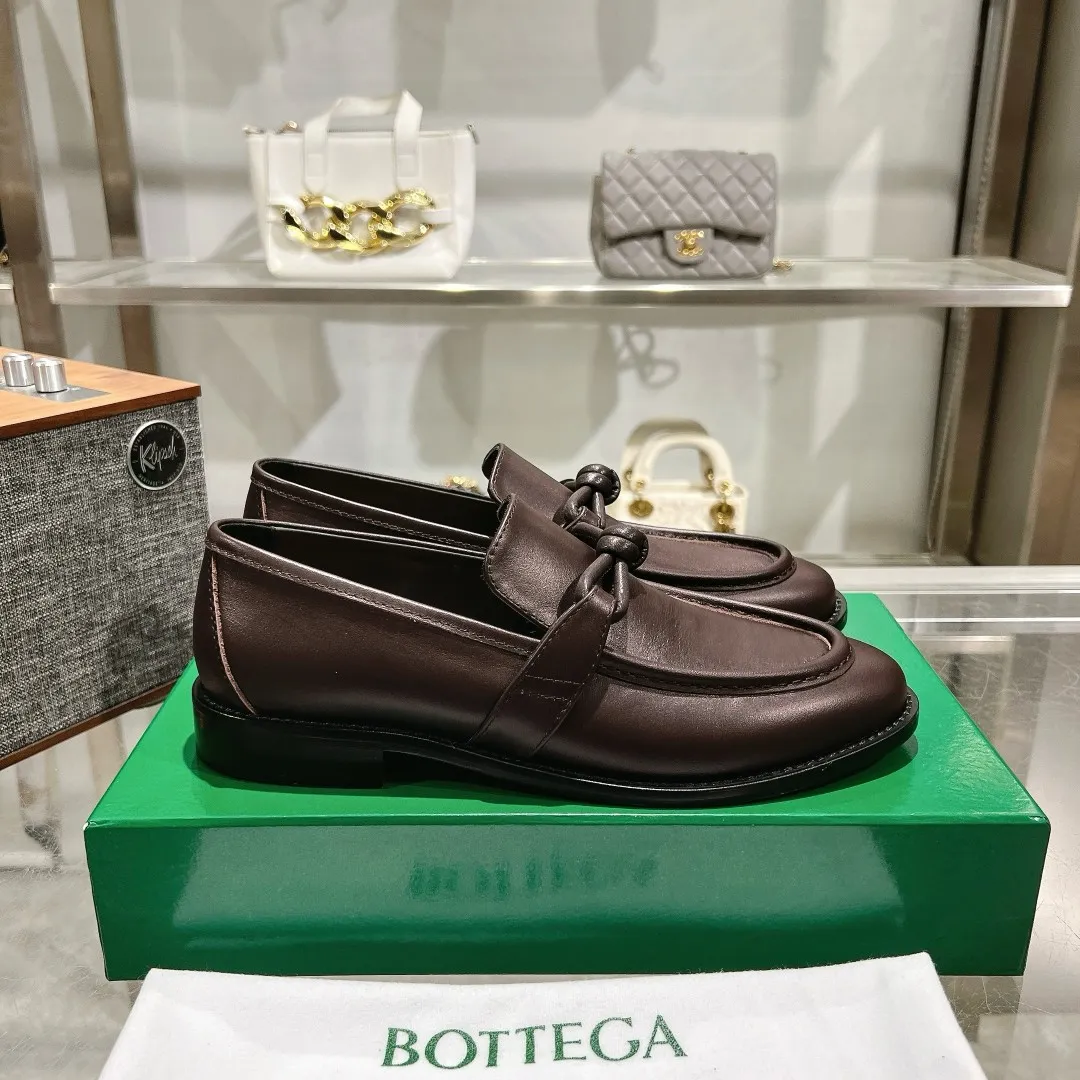 [BV] Top P: 840💰 Size: Female 35-39 (Female 40 custom-made) Male 39-44 (38.45 non-refundable) Bottega Veneta 2025 counter model! Small round toe loafers! Imported leather outsole! Imported grained cowhide! Solid color Niuli! !
